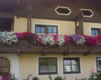 Double room with shower od. Bathroom, toilet - stutter, guest house - Neukirchen am Großvenediger - Gebäude