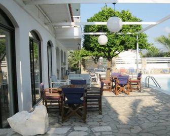 Apollon Resort - Pythagorio - Patio