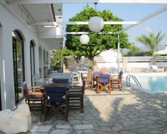 Apollon Resort - Pythagorio - Patio