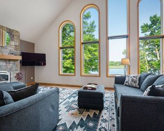 Love Lake Manor - Brainerd - Living room