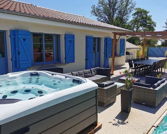 L'etape du general - Colombey-les-Deux-Églises - Басейн