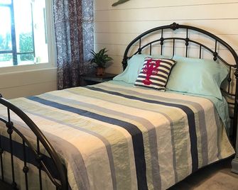 Lakeside Breeze On Lake Eustis Harris Chain Of Lakes Central Florida - Tavares - Bedroom