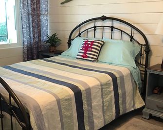 Lakeside Breeze On Lake Eustis Harris Chain Of Lakes Central Florida - Tavares - Ložnice