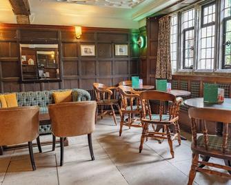 واي آتش إيه هارتينجتون هول - هوستل - Buxton - مطعم