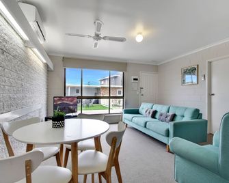 Hybiscus Waterfront Apartments - Lakes Entrance