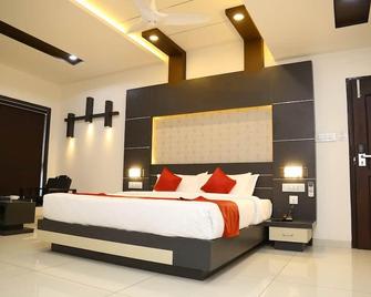 Hotel Le Moshe Inn - Ramanattukara - Habitación