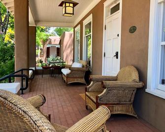 Boutique Hotel - Private King Deluxe Suite 1/2 Mi. From Santa Fe Plaza - سانتا في - شرفة مرصوفة