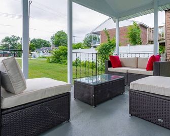 Charming & Comfy near Downtown Saratoga ~! - Saratoga Springs - Balcony