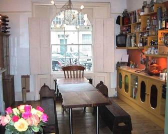Spacious Architect Designed Georgian 3 Bedroom Garden Apartment - London - Dining room