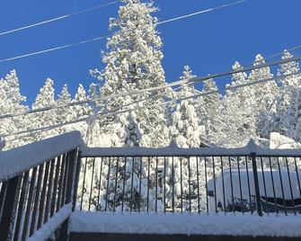 Enjoy Hearthstone Chalet Where Mi-Wuk Village Meets the Forest - Mi Wuk Village - Balcony