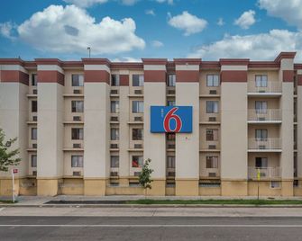 Motel 6 Washington, DC - Washington, D.C. - Building