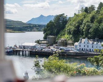 كولين فيو جيست رومز - بورتري - شرفة