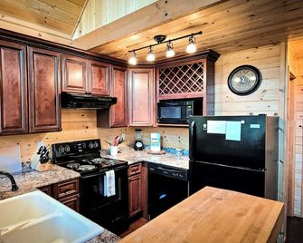 The Ridge At Glacier - Luxury Cabins - Martin City - Kitchen