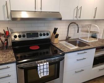 Garden City Suite: Perfect Location & Comfort - Victoria - Cocina