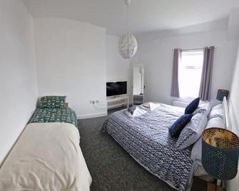 3br-Sleeps6-Petsok-Off Road Parking-Garden - Kidwelly - Bedroom
