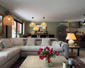 Comfortable house in the heart of greenery - Saint-Montan - Living room