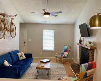 Entire House close to Camp Lejeune - Midway Park - Living room