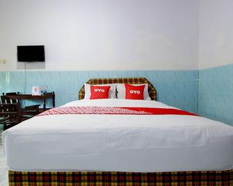 OYO 1865 Hotel Ss Syariah - Bengkulu City - Bedroom