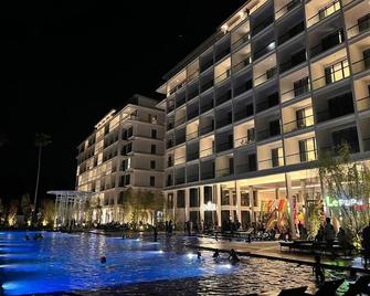 Sematan Roxy Beach Apartment - Sematan - Building
