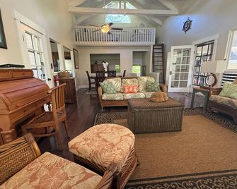 Elegant Secluded Beach Estate Plantation In Moloaa Bay, Hi Kauai Tvr 4180 - Anahola - Living room