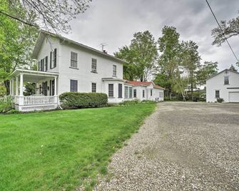 Romantic Country Apt by Lake Erie and Wineries! - Westfield - Building
