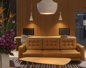 Holiday Inn Perth City Centre - Perth - Living room