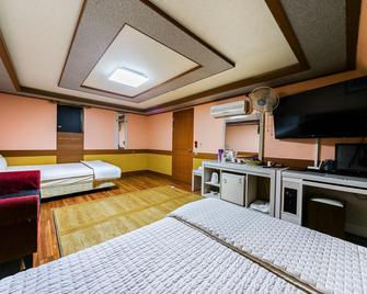 Jukdo Market in Pohang - Pohang - Habitación
