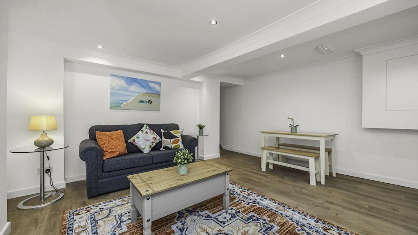 Upper Rock Brighton - Guest House
