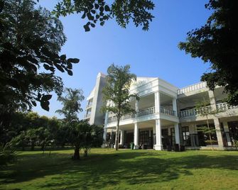 Holiday Valley Nature Resorts - Krishnagiri - Building