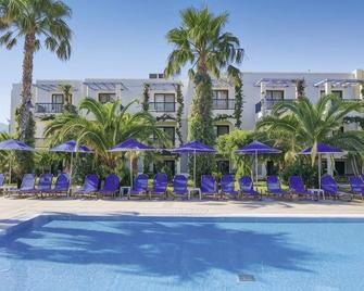 Tigaki Beach Hotel - Tigaki - Piscina