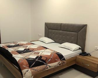 Hotel H R Castle - Bathinda - Bedroom