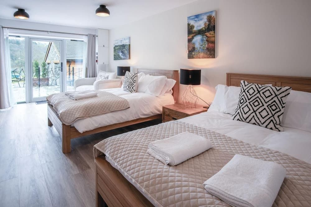 Suite 3 - Sleeping Giant Hotel - Pen Y Cae Inn - Brecon - Sovrum
