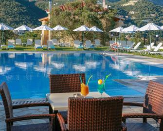 Hotel Yannis Corfu - Ipsos - Pool