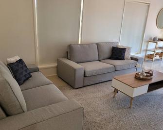Spacious Double Storey 4 Bedroom/2.5 Bath House - Prestons - Living room