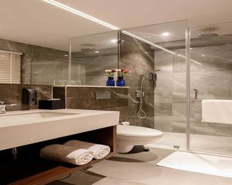 Svenska Design Hotel Kakinada - Kakinada - Badkamer
