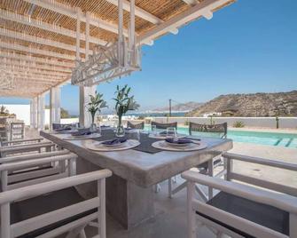 This villa is a 3 bedroom(s), 3.5 bathrooms, located in Naxos, Naxos. - Stelida - Pool