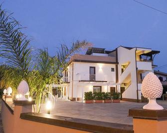 B&B Il Girasole - Capo d'Orlando - Gebäude