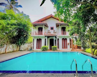 Stadium Reach Layathraa - Digana - Piscina