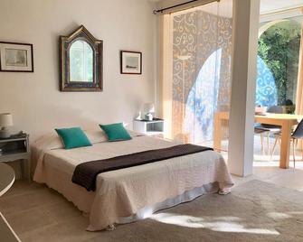 Beautiful Villa with pool and sea view in Villefranche sur mer - 濱海自由城 - 臥室
