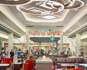 Wide Oaks Flat- RN, Relocation, Seasonal, Central and safe - Metairie - Lobby
