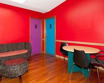 At the Right Place - Christchurch - Living room