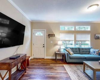 Gallop Away - Williston - Living room