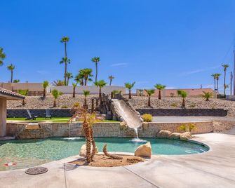 Ultimate Backyard - Pool, Spa, Slide, Views, Golf - Lake Havasu City - Pool