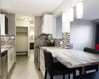 A lovely home awaits - Spotless and Beautiful - Edmonton - Salle à manger