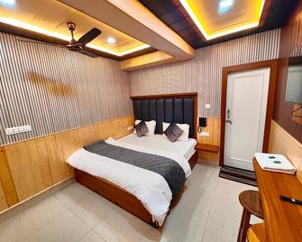 Goroomgo Gp Mall Road Nainital - Nainital - Bedroom
