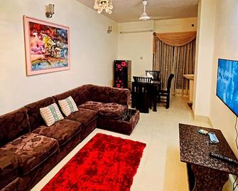 Luxury Suites In The Heart Of Chittagong - Čattagrám - Obývací pokoj