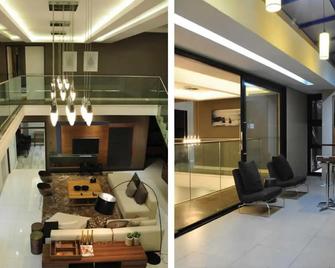 Luxe Life House - Shaka's Rock - Lobby