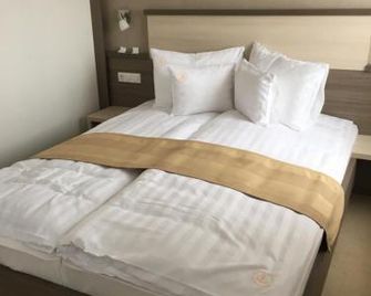 Tündérfátyol Szállodahajó - Abádszalók - Habitación