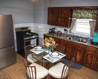 Cozy 2 bedroom home located minutes from downtown - New Haven - Küche