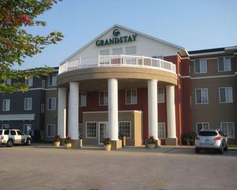 GrandStay Hotel and Suites Ames - Ames - Edificio
